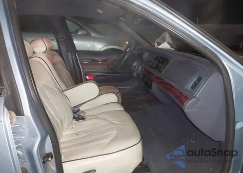 2000 Mercury Grand Marquis Gs z USA, uszkodzony, nr VIN 2MEFM74W6YX607862